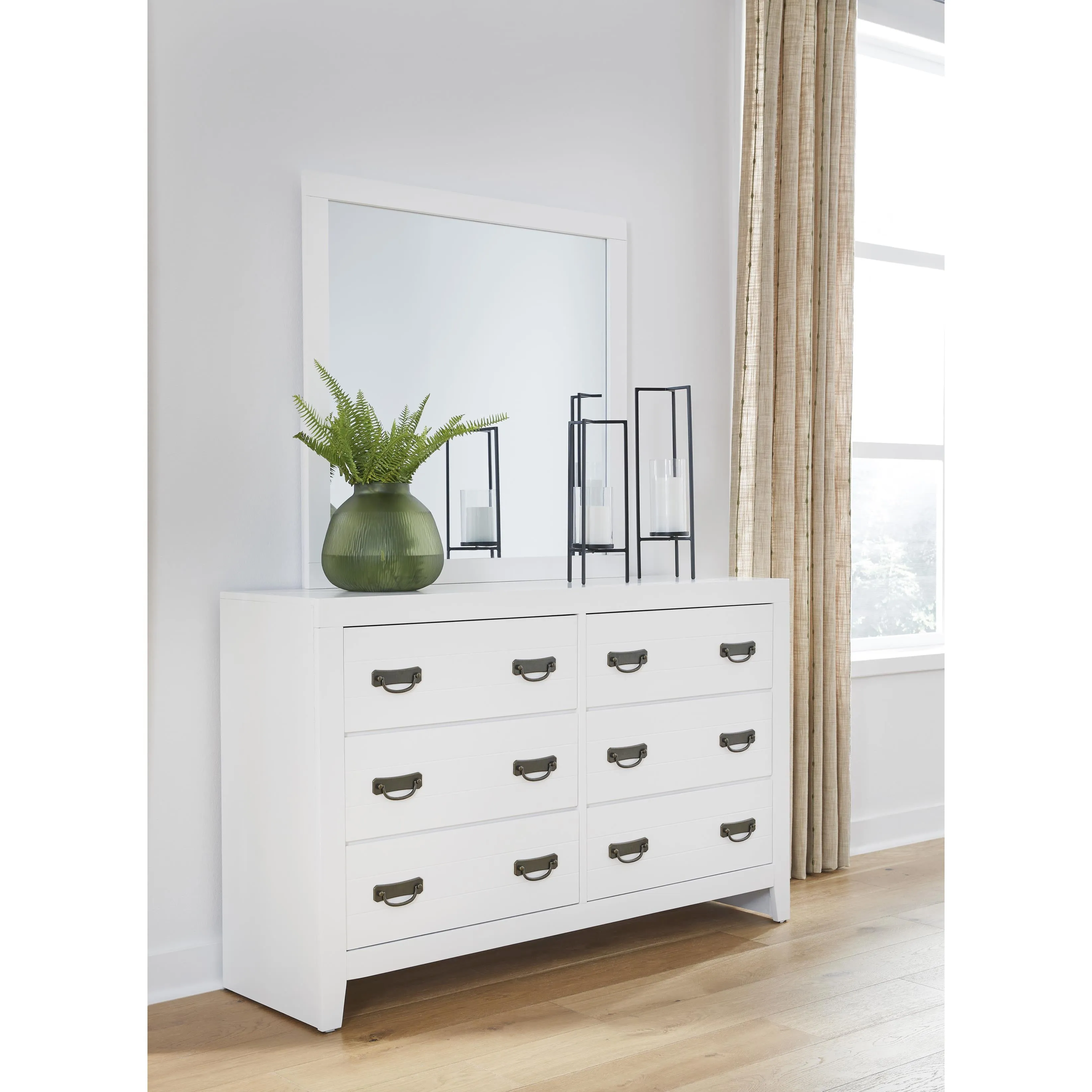 Signature Design by Ashley Binterglen 6-Drawer Dresser B427-31